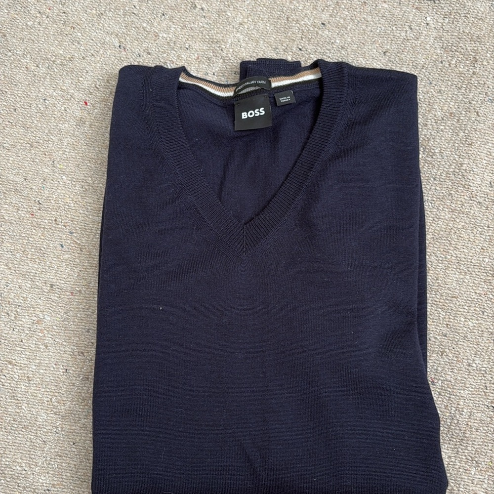 Hugo Boss wool pullover - Picture 3 of 3